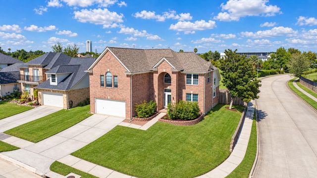 122 Marina Oaks Drive, Kemah, TX 77565