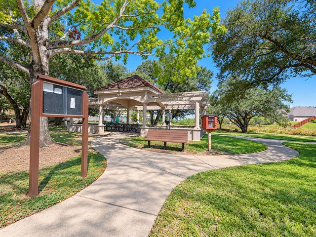 122 Marina Oaks Drive, Kemah, TX 77565