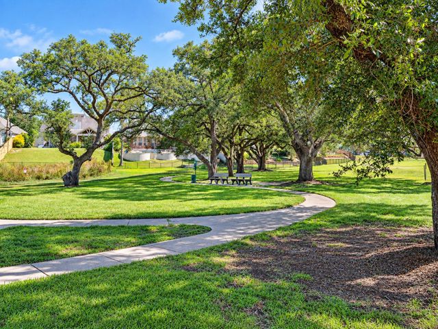 122 Marina Oaks Drive, Kemah, TX 77565
