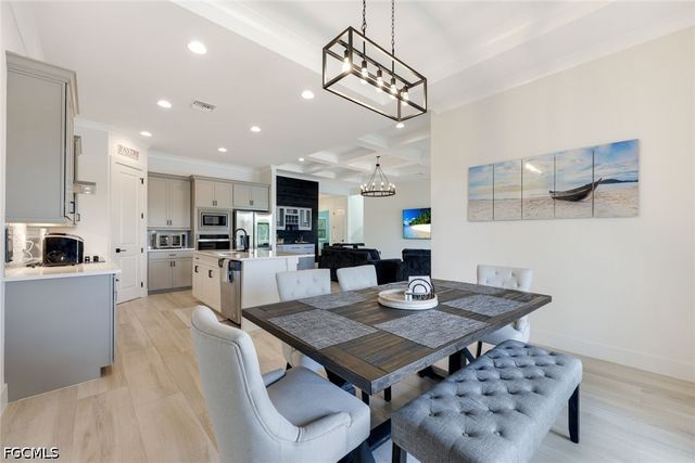 3697 Sapphire Cove CIR, Naples, FL 34114