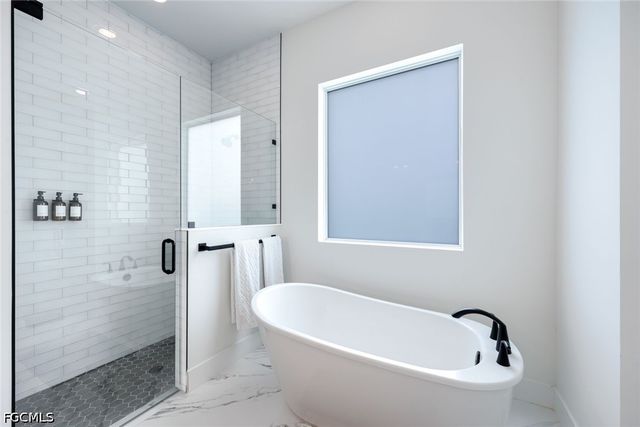 3697 Sapphire Cove CIR, Naples, FL 34114