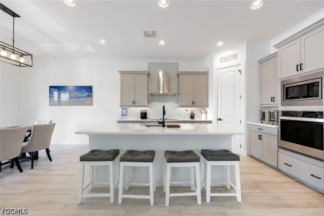 3697 Sapphire Cove CIR, Naples, FL 34114