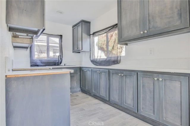 430 W 64th Street, Los Angeles, CA 90003