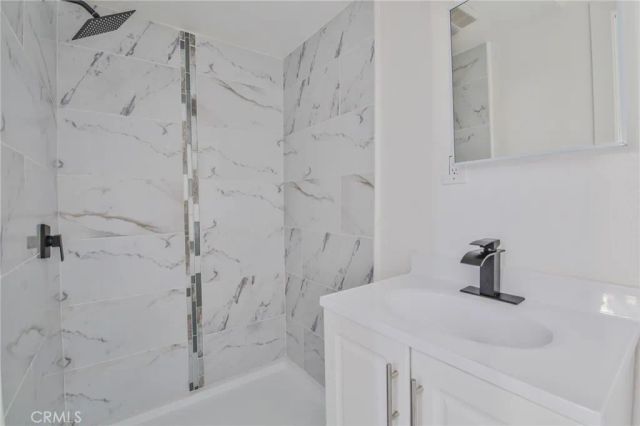 430 W 64th Street, Los Angeles, CA 90003