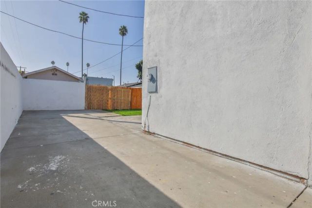 430 W 64th Street, Los Angeles, CA 90003