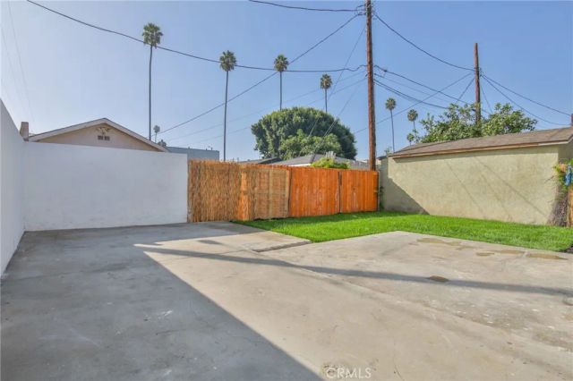 430 W 64th Street, Los Angeles, CA 90003