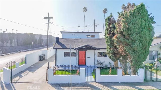 430 W 64th Street, Los Angeles, CA 90003