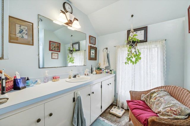 1120 KINGSWAY RD, Afton, VA 22920