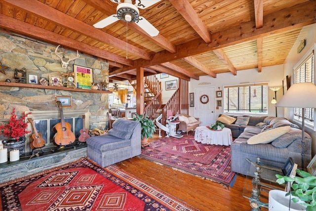 1120 KINGSWAY RD, Afton, VA 22920