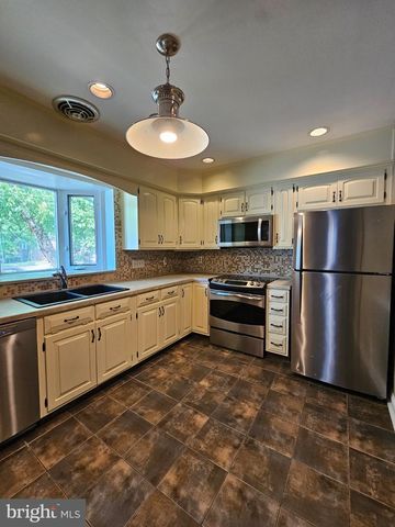 626 N GEORGE MASON DR DR, Arlington, VA 22203