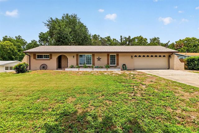 1915 SPRING LAKE ROAD, Fruitland Park, FL 34731