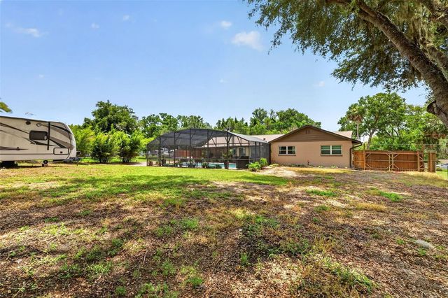 1915 SPRING LAKE ROAD, Fruitland Park, FL 34731