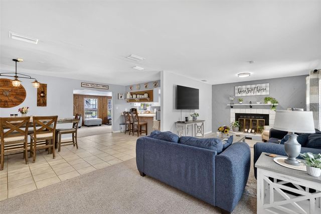 1915 SPRING LAKE ROAD, Fruitland Park, FL 34731