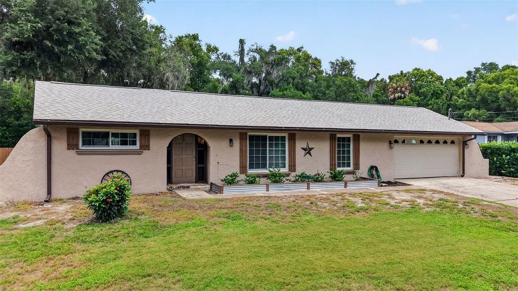 1915 SPRING LAKE ROAD, Fruitland Park, FL 34731