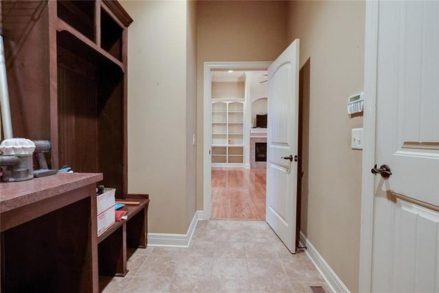 4118 NE Chapel Manor Court, Lee's Summit, MO 64064