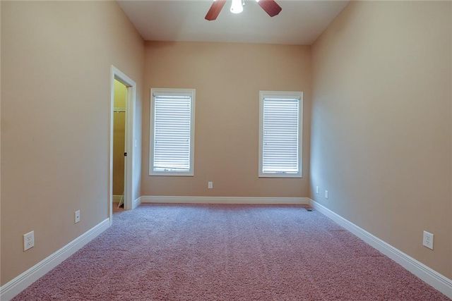 4118 NE Chapel Manor Court, Lee's Summit, MO 64064