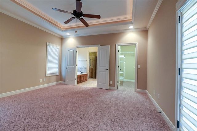 4118 NE Chapel Manor Court, Lee's Summit, MO 64064