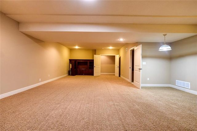 4118 NE Chapel Manor Court, Lee's Summit, MO 64064