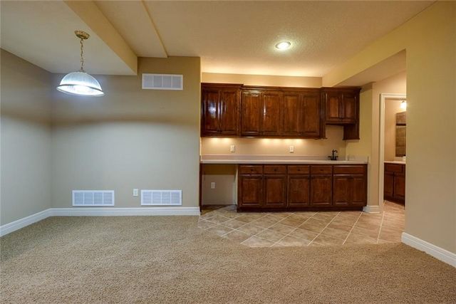 4118 NE Chapel Manor Court, Lee's Summit, MO 64064