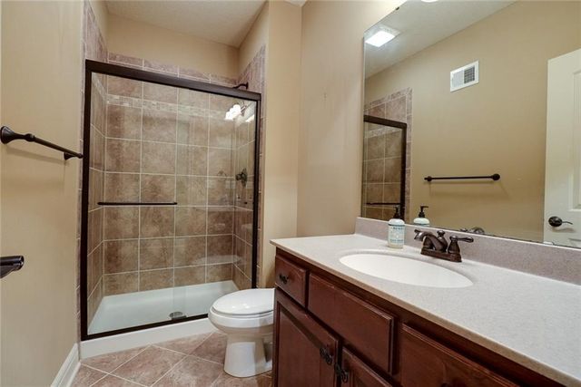 4118 NE Chapel Manor Court, Lee's Summit, MO 64064