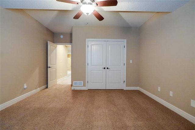 4118 NE Chapel Manor Court, Lee's Summit, MO 64064