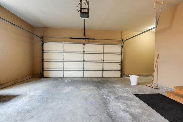 4118 NE Chapel Manor Court, Lee's Summit, MO 64064