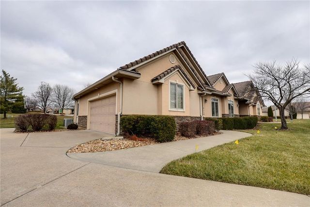 4118 NE Chapel Manor Court, Lee's Summit, MO 64064