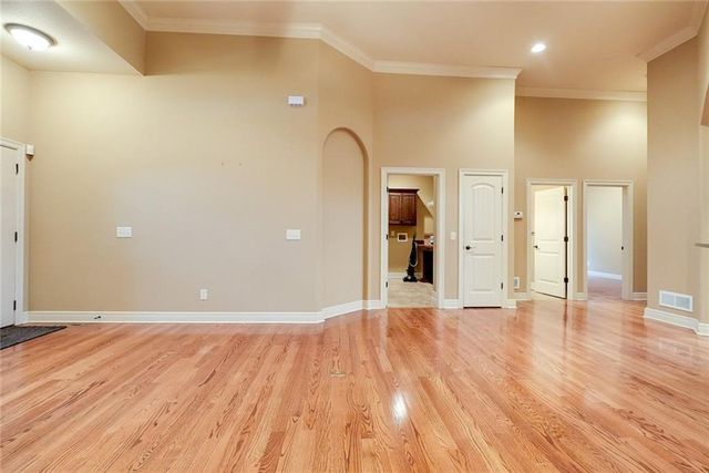 4118 NE Chapel Manor Court, Lee's Summit, MO 64064