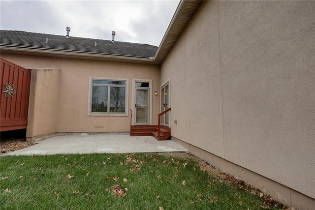 4118 NE Chapel Manor Court, Lee's Summit, MO 64064