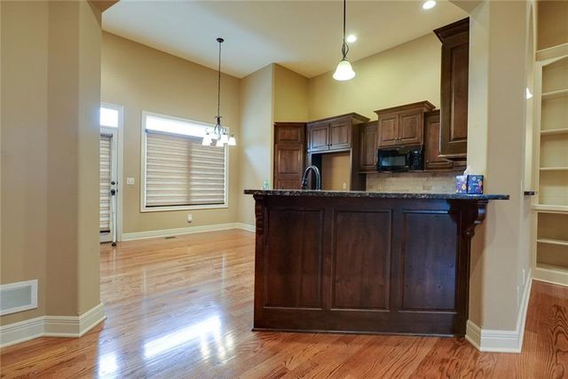 4118 NE Chapel Manor Court, Lee's Summit, MO 64064