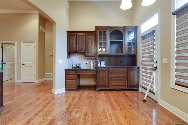 4118 NE Chapel Manor Court, Lee's Summit, MO 64064