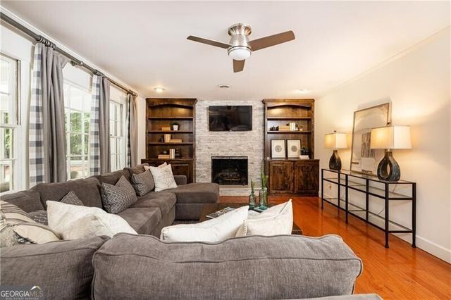 1300 Holly Bank Circle, Atlanta, GA 30338