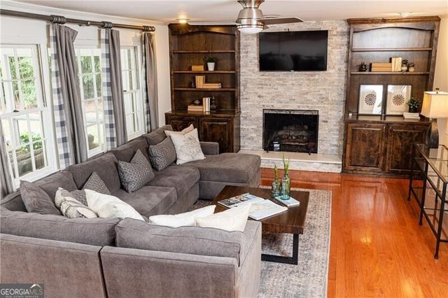 1300 Holly Bank Circle, Atlanta, GA 30338