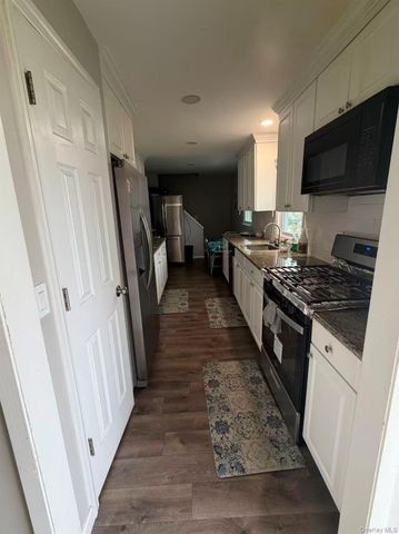 5 Lehigh Avenue, Centereach, NY 11720