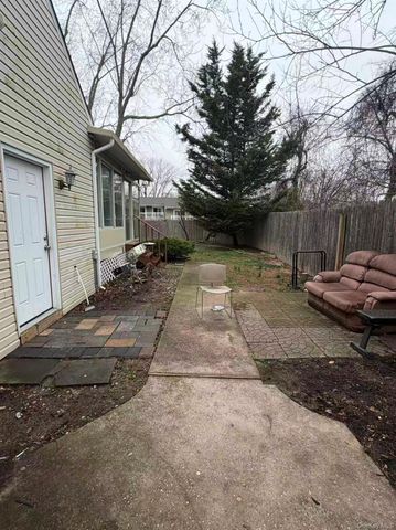 5 Lehigh Avenue, Centereach, NY 11720