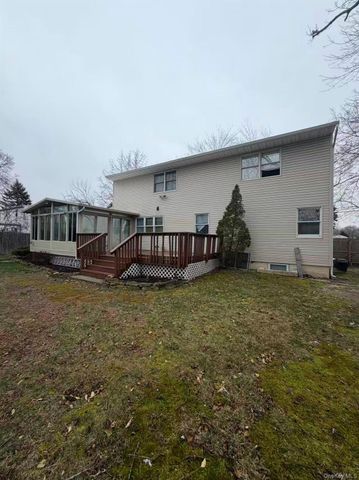 5 Lehigh Avenue, Centereach, NY 11720