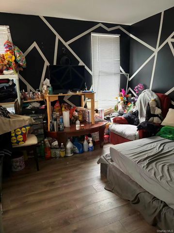 5 Lehigh Avenue, Centereach, NY 11720