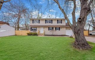 5 Lehigh Avenue, Centereach, NY 11720