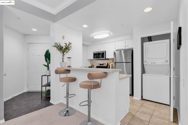 300 Caldecott 216, Oakland, CA 94618