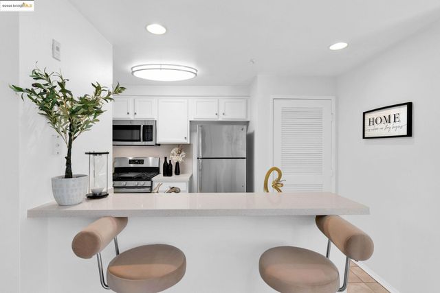 300 Caldecott 216, Oakland, CA 94618