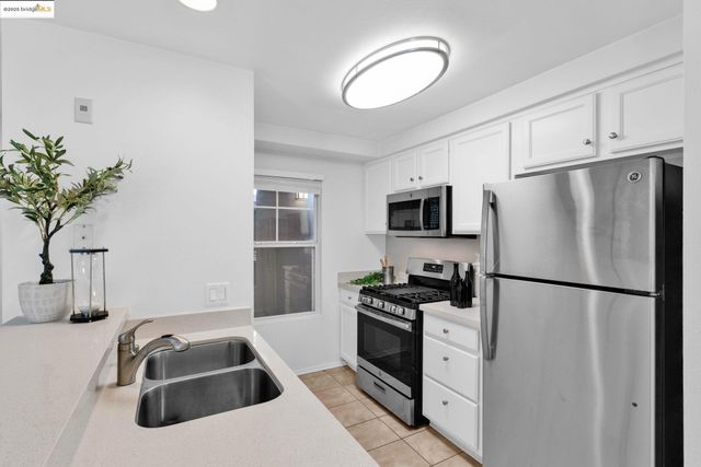 300 Caldecott 216, Oakland, CA 94618