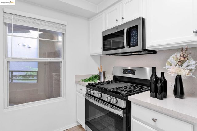 300 Caldecott 216, Oakland, CA 94618