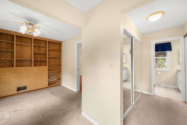 3315 S Riverdale Road, Mchenry, IL 60051