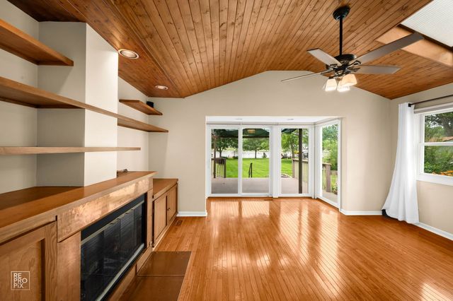 3315 S Riverdale Road, Mchenry, IL 60051