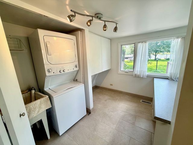 3315 S Riverdale Road, Mchenry, IL 60051