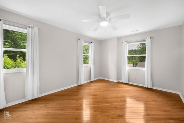 3315 S Riverdale Road, Mchenry, IL 60051