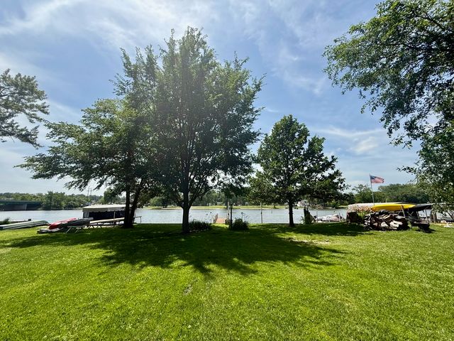 3315 S Riverdale Road, Mchenry, IL 60051