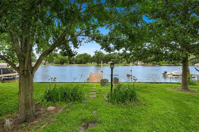 3315 S Riverdale Road, Mchenry, IL 60051