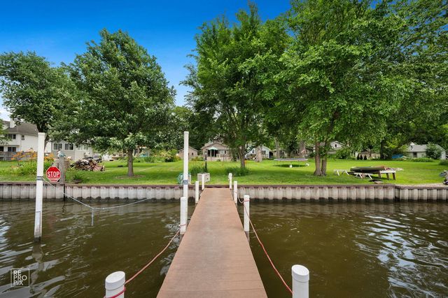 3315 S Riverdale Road, Mchenry, IL 60051