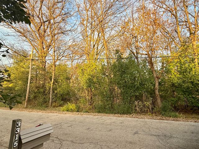3315 S Riverdale Road, Mchenry, IL 60051